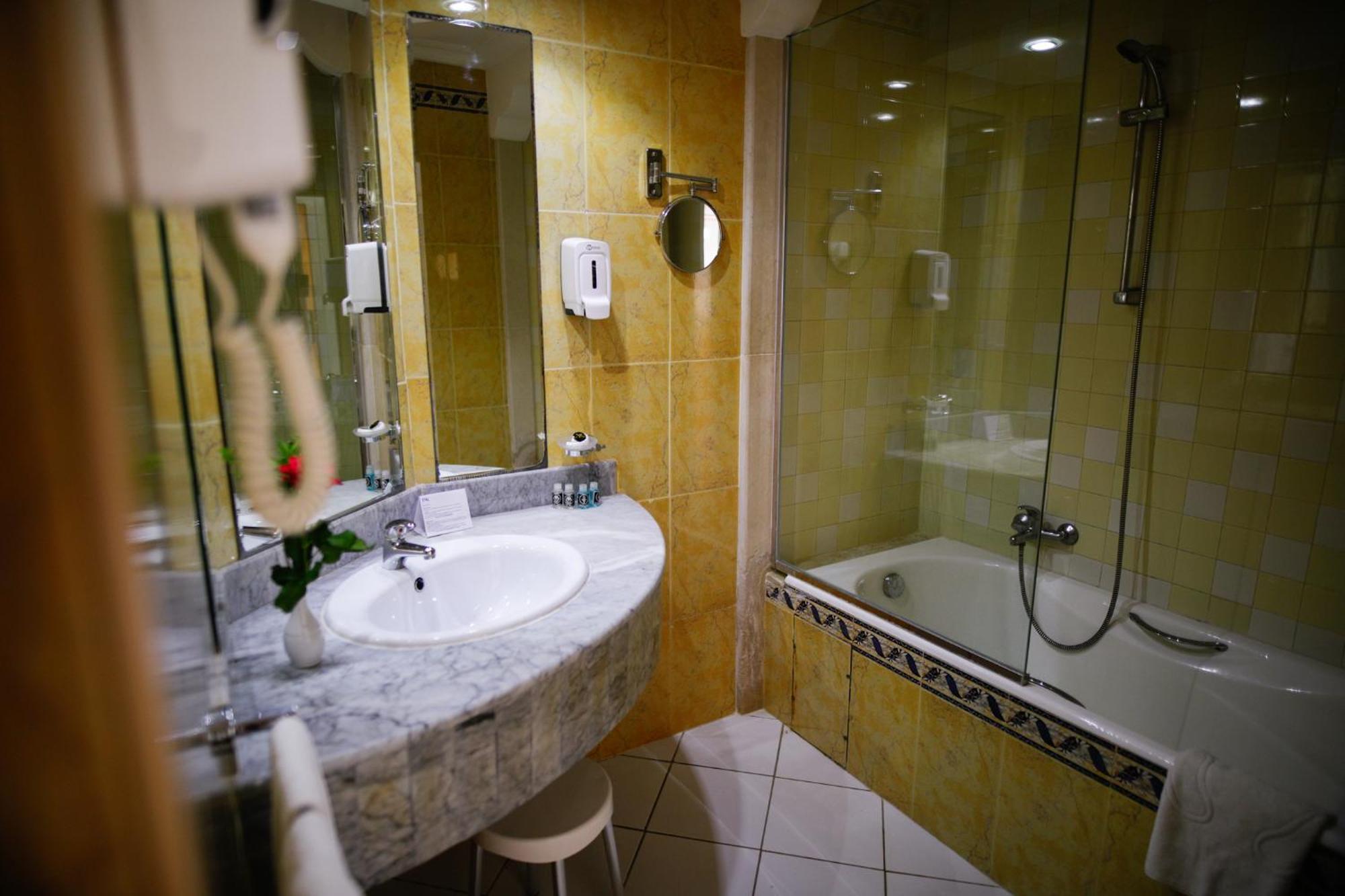 Double or Twin Room with Sea View
